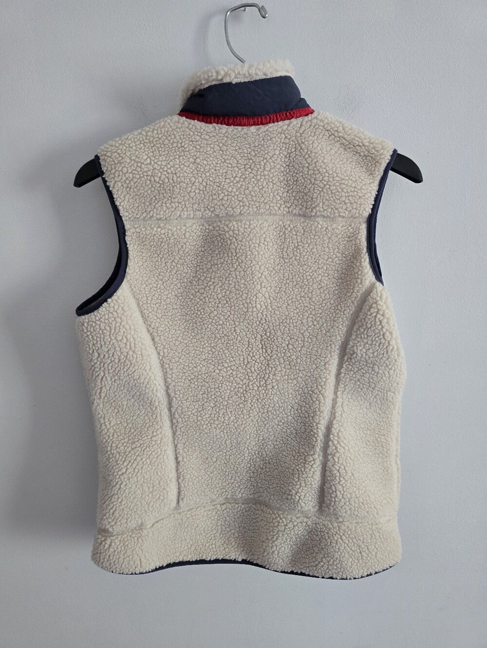 Patagonia Women's Classic Retro-X® Fleece Vest (M) - Picture 4 of 6